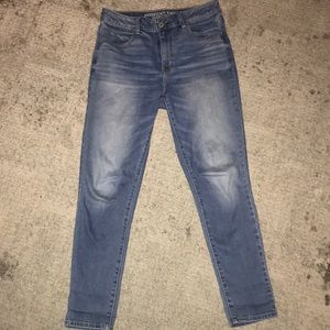 American Eagle High Wasted Jeans